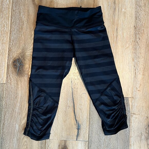 Lululemon Striped Legging with Side Ruching & Reflective Stitching 18" - Picture 1 of 6
